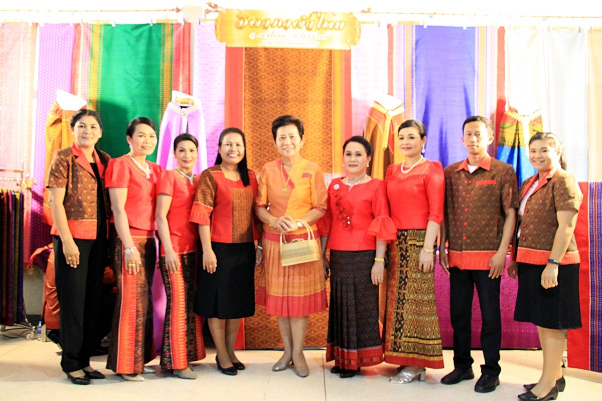 สืบสานอนุรักษ์ศิลป์ ผ้าถิ่นไทย ดำรงค์ไว้ในแผ่นดิน(สวมใส่ผ้าไทย ผ้าไหมบุรีรัมย์)
