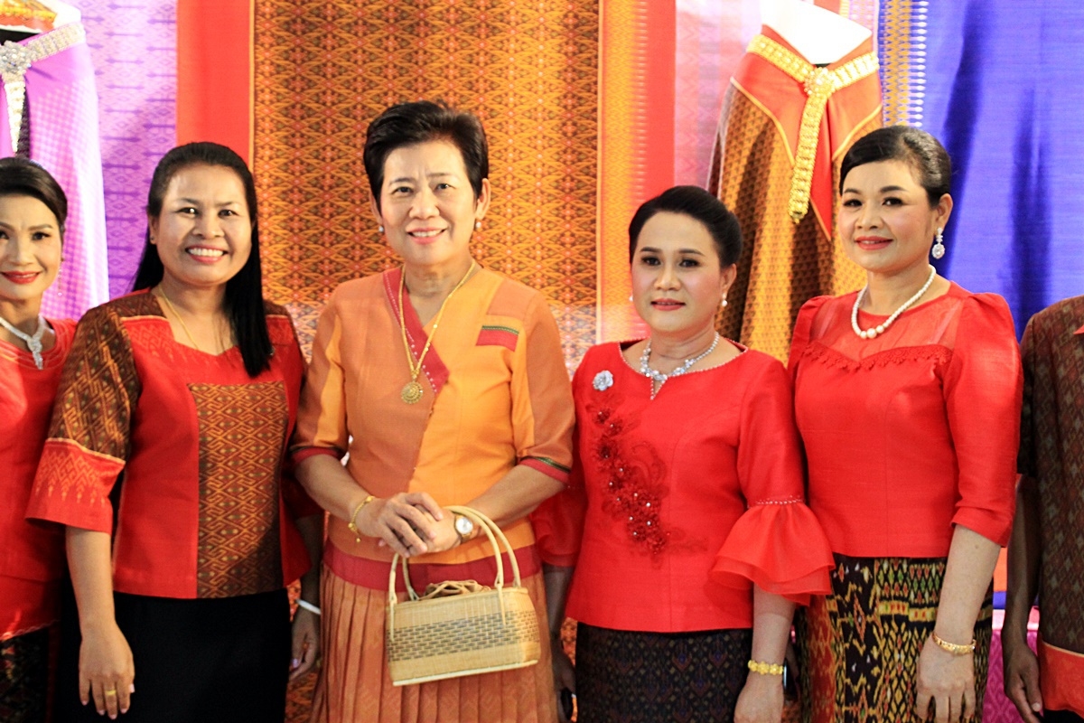 สืบสานอนุรักษ์ศิลป์ ผ้าถิ่นไทย ดำรงค์ไว้ในแผ่นดิน(สวมใส่ผ้าไทย ผ้าไหมบุรีรัมย์)
