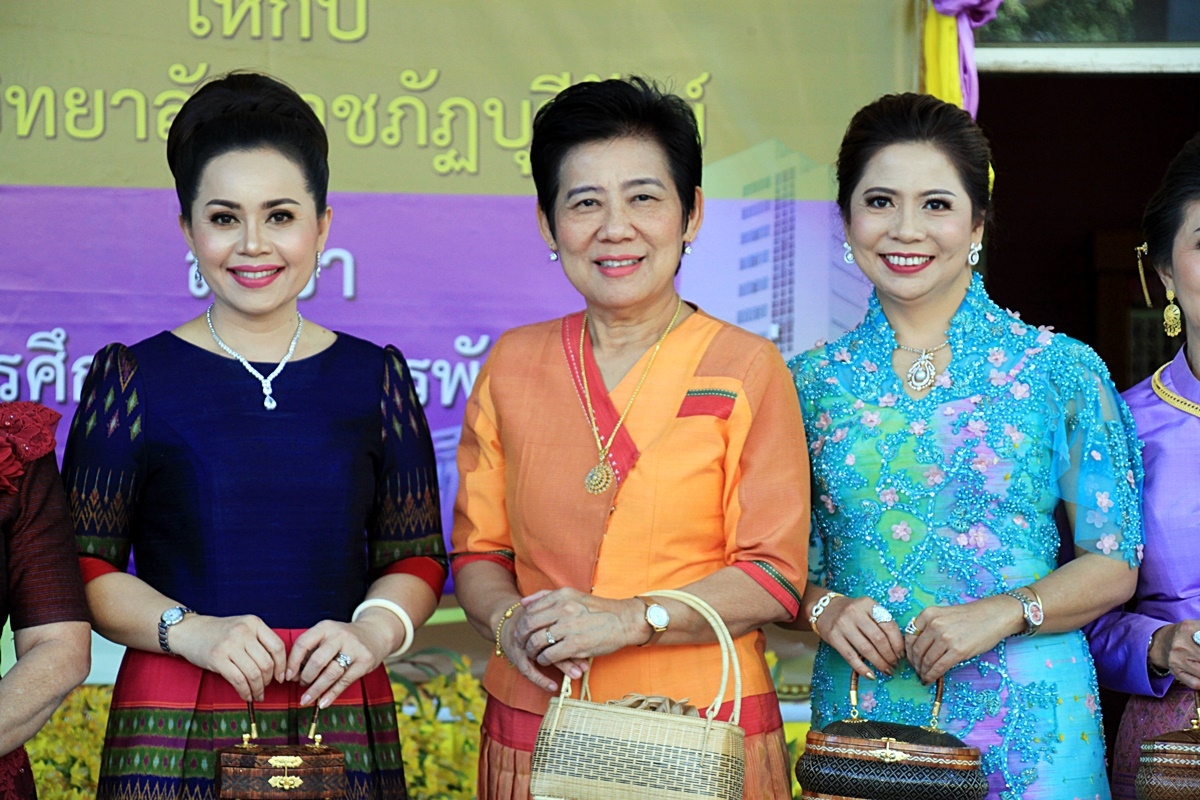 สืบสานอนุรักษ์ศิลป์ ผ้าถิ่นไทย ดำรงค์ไว้ในแผ่นดิน(สวมใส่ผ้าไทย ผ้าไหมบุรีรัมย์)