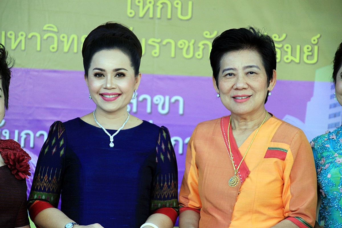 สืบสานอนุรักษ์ศิลป์ ผ้าถิ่นไทย ดำรงค์ไว้ในแผ่นดิน(สวมใส่ผ้าไทย ผ้าไหมบุรีรัมย์)
