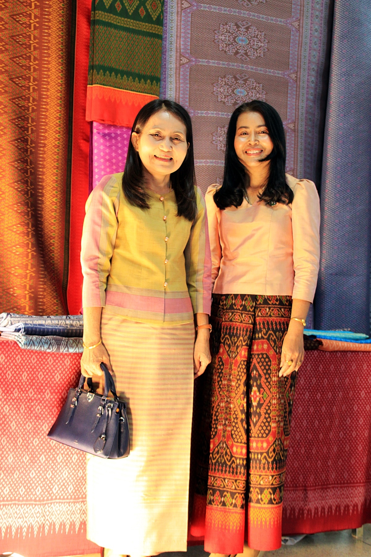 สืบสานอนุรักษ์ศิลป์ ผ้าถิ่นไทย ดำรงค์ไว้ในแผ่นดิน(สวมใส่ผ้าไทย ผ้าไหมบุรีรัมย์)