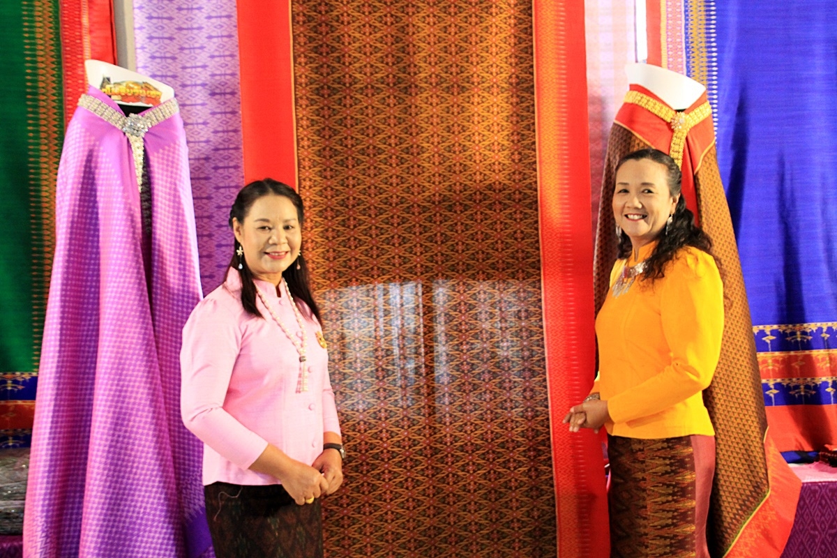 สืบสานอนุรักษ์ศิลป์ ผ้าถิ่นไทย ดำรงค์ไว้ในแผ่นดิน(สวมใส่ผ้าไทย ผ้าไหมบุรีรัมย์)