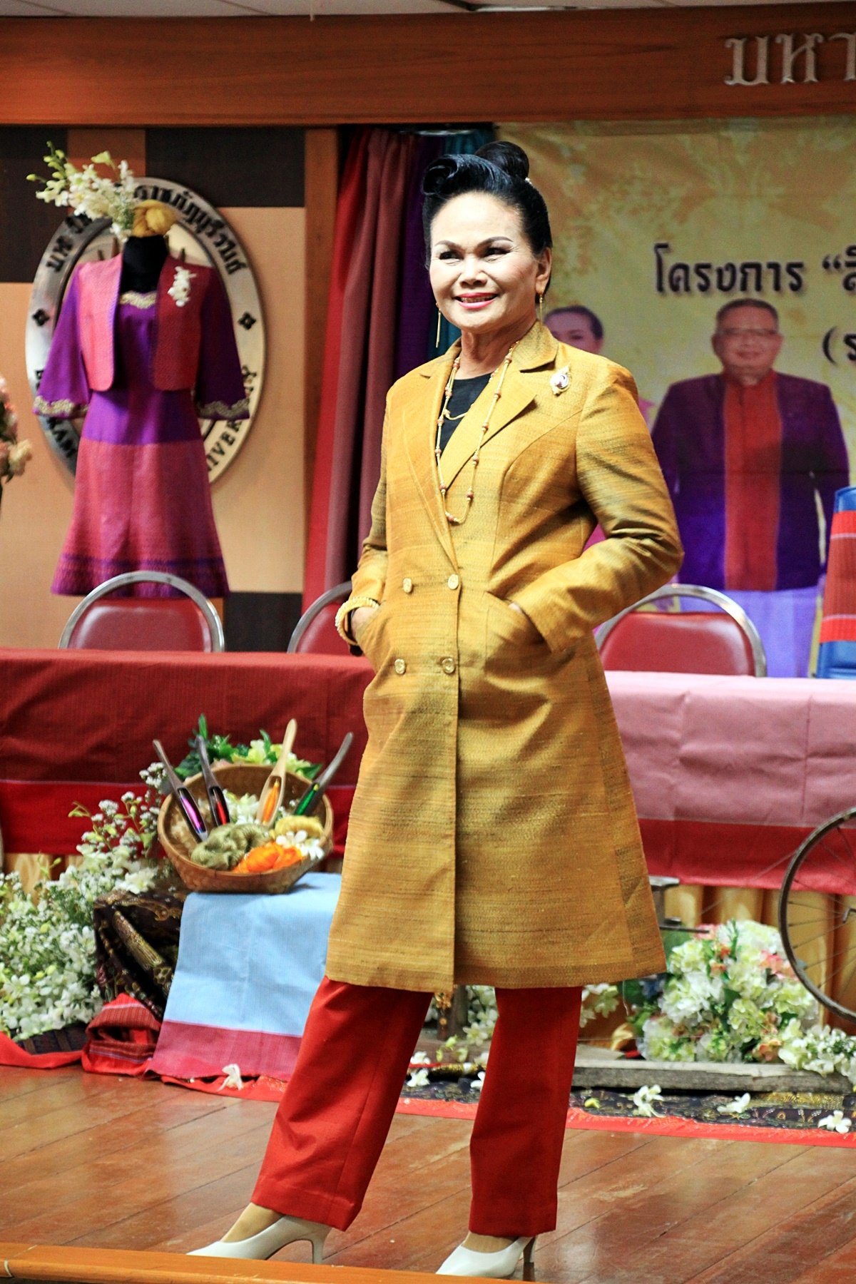 สืบสานอนุรักษ์ศิลป์ ผ้าถิ่นไทย ดำรงค์ไว้ในแผ่นดิน(สวมใส่ผ้าไทย ผ้าไหมบุรีรัมย์)