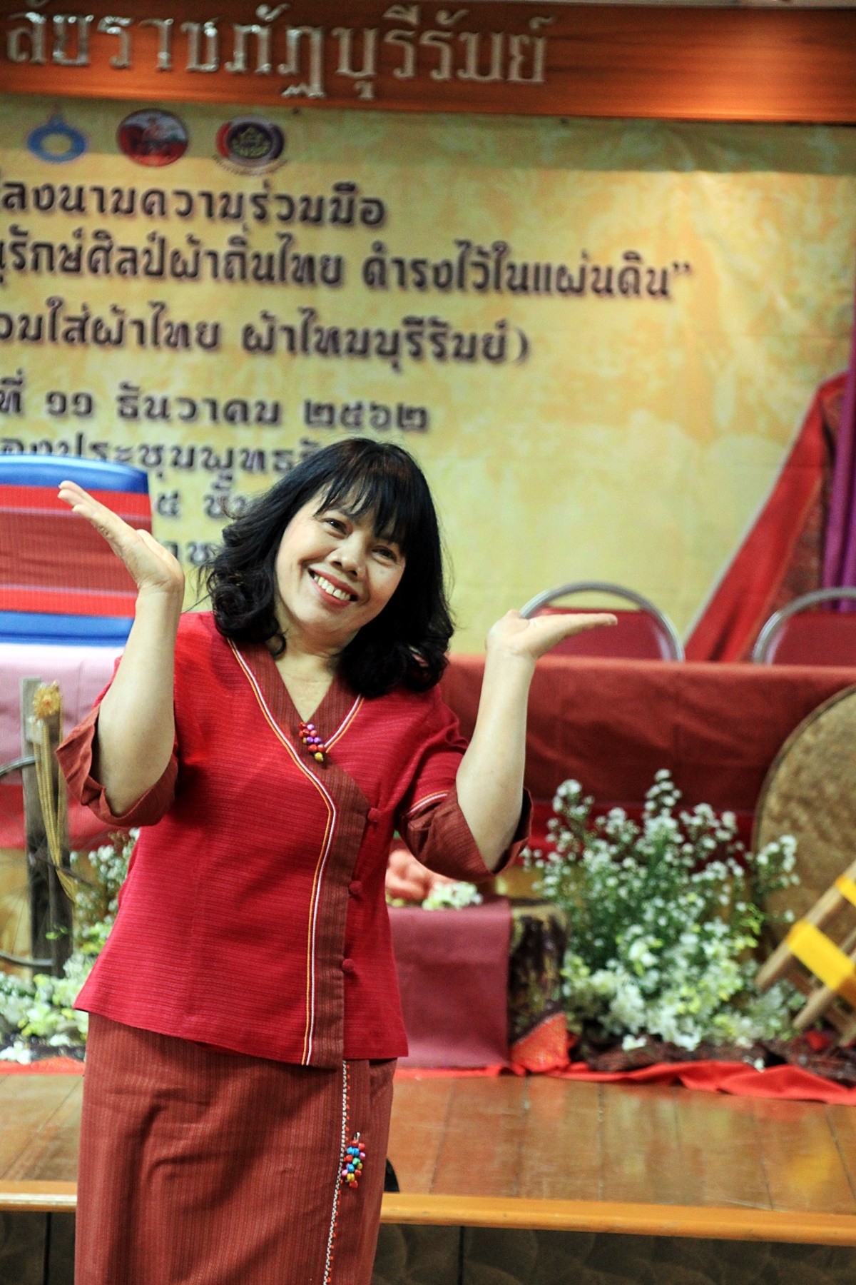 สืบสานอนุรักษ์ศิลป์ ผ้าถิ่นไทย ดำรงค์ไว้ในแผ่นดิน(สวมใส่ผ้าไทย ผ้าไหมบุรีรัมย์)