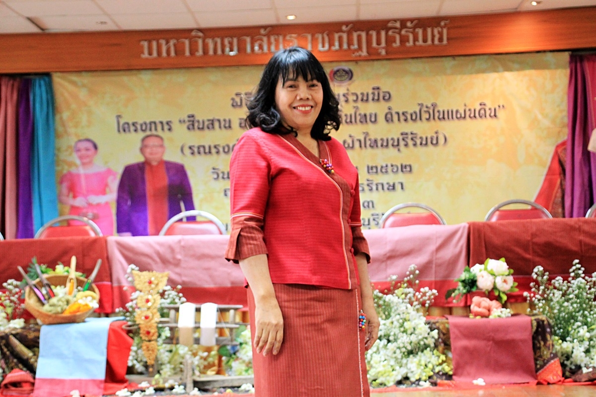 สืบสานอนุรักษ์ศิลป์ ผ้าถิ่นไทย ดำรงค์ไว้ในแผ่นดิน(สวมใส่ผ้าไทย ผ้าไหมบุรีรัมย์)