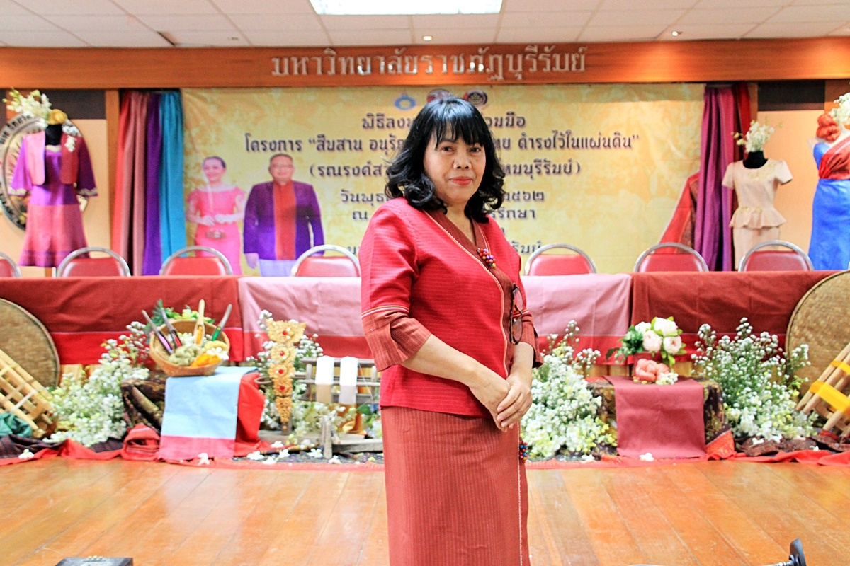 สืบสานอนุรักษ์ศิลป์ ผ้าถิ่นไทย ดำรงค์ไว้ในแผ่นดิน(สวมใส่ผ้าไทย ผ้าไหมบุรีรัมย์)