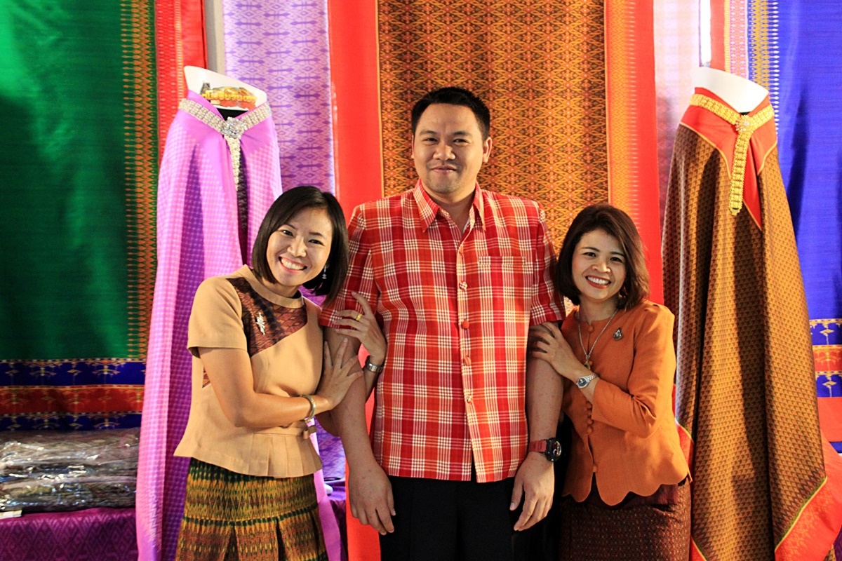 สืบสานอนุรักษ์ศิลป์ ผ้าถิ่นไทย ดำรงค์ไว้ในแผ่นดิน(สวมใส่ผ้าไทย ผ้าไหมบุรีรัมย์)