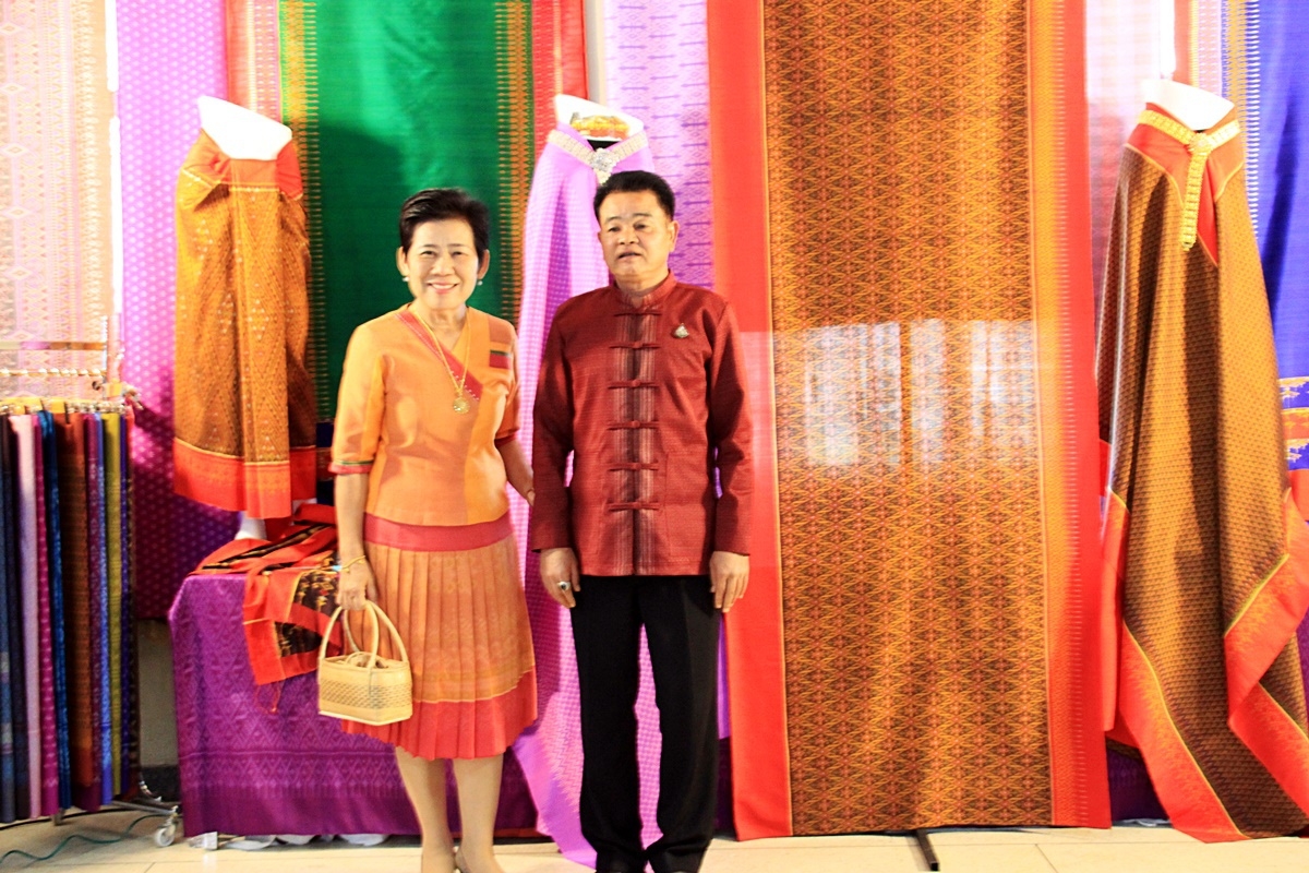 สืบสานอนุรักษ์ศิลป์ ผ้าถิ่นไทย ดำรงค์ไว้ในแผ่นดิน(สวมใส่ผ้าไทย ผ้าไหมบุรีรัมย์)