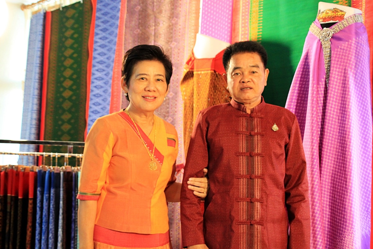 สืบสานอนุรักษ์ศิลป์ ผ้าถิ่นไทย ดำรงค์ไว้ในแผ่นดิน(สวมใส่ผ้าไทย ผ้าไหมบุรีรัมย์)