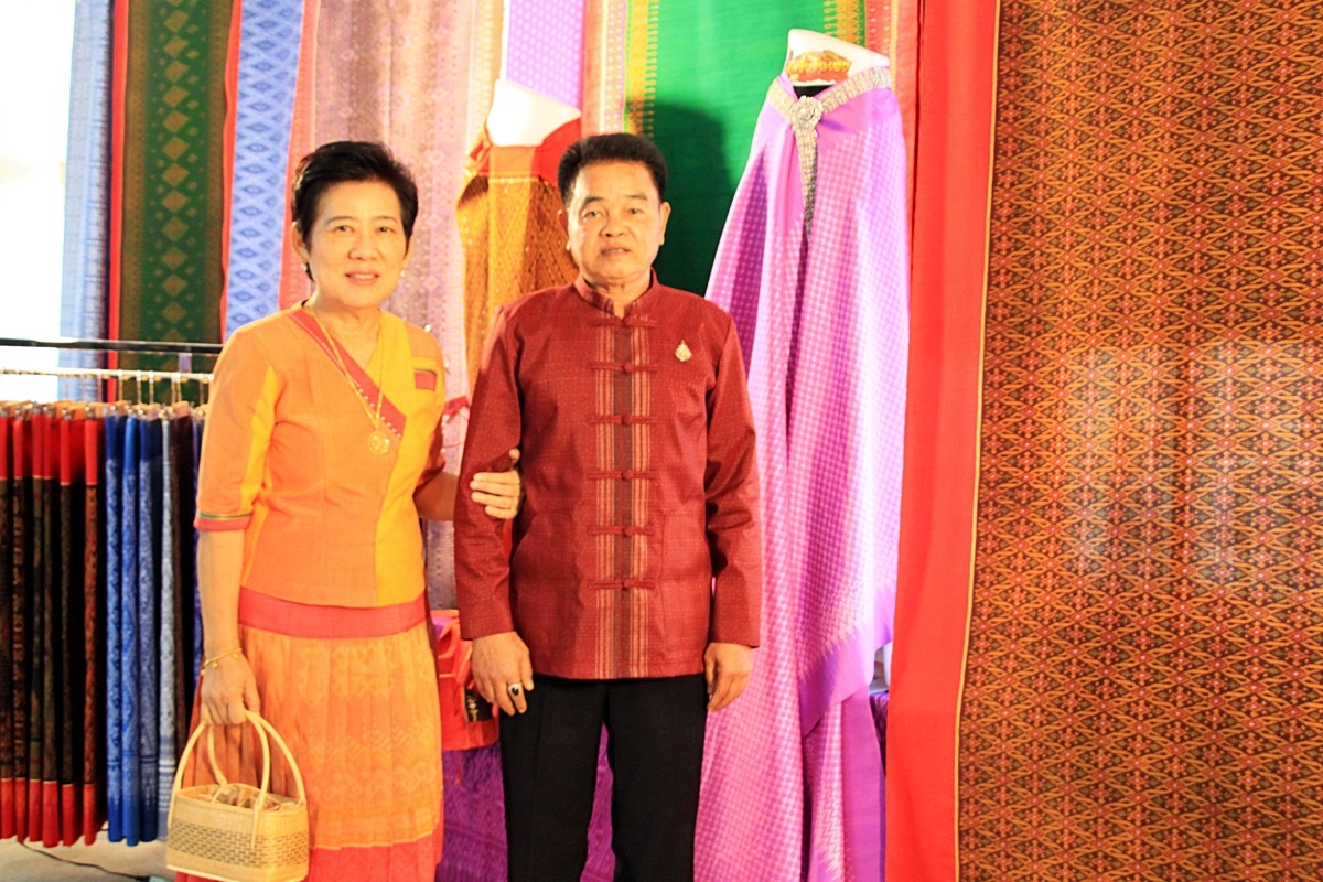 สืบสานอนุรักษ์ศิลป์ ผ้าถิ่นไทย ดำรงค์ไว้ในแผ่นดิน(สวมใส่ผ้าไทย ผ้าไหมบุรีรัมย์)