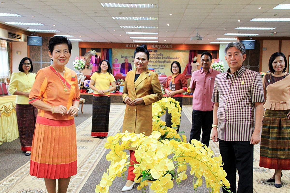 สืบสานอนุรักษ์ศิลป์ ผ้าถิ่นไทย ดำรงค์ไว้ในแผ่นดิน(สวมใส่ผ้าไทย ผ้าไหมบุรีรัมย์)