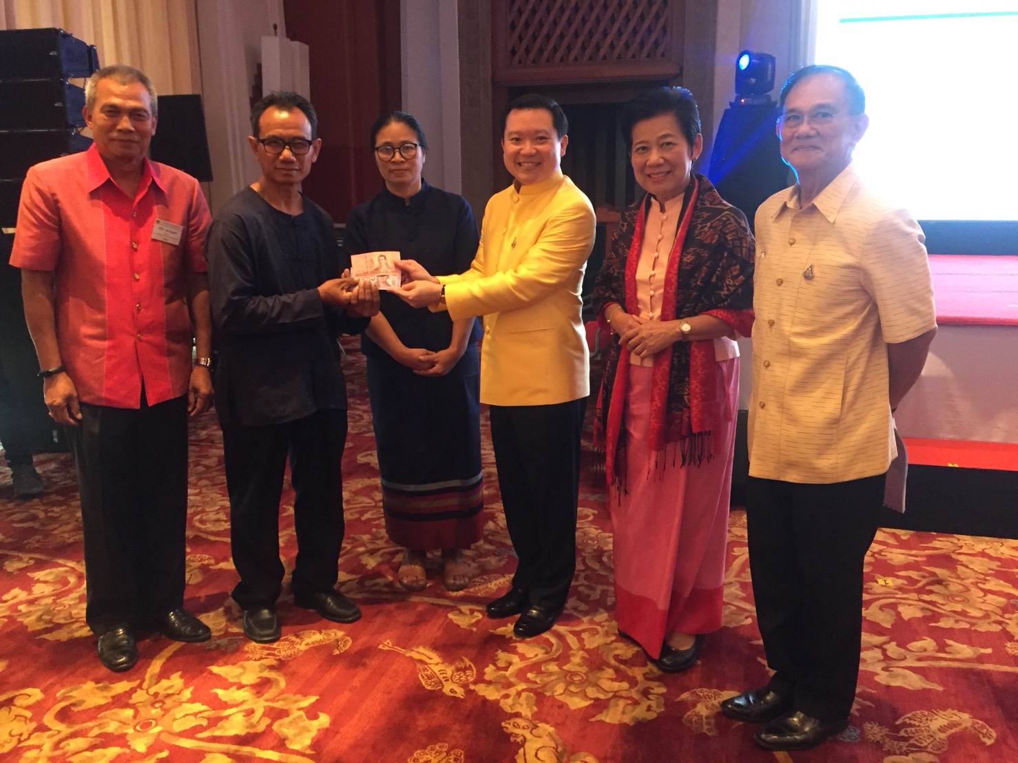 ประชุมพัฒนากลไกขับเคลื่อนการพัฒนาเศรษฐกิจฐานรากและประชารัฐระดับประเทศ