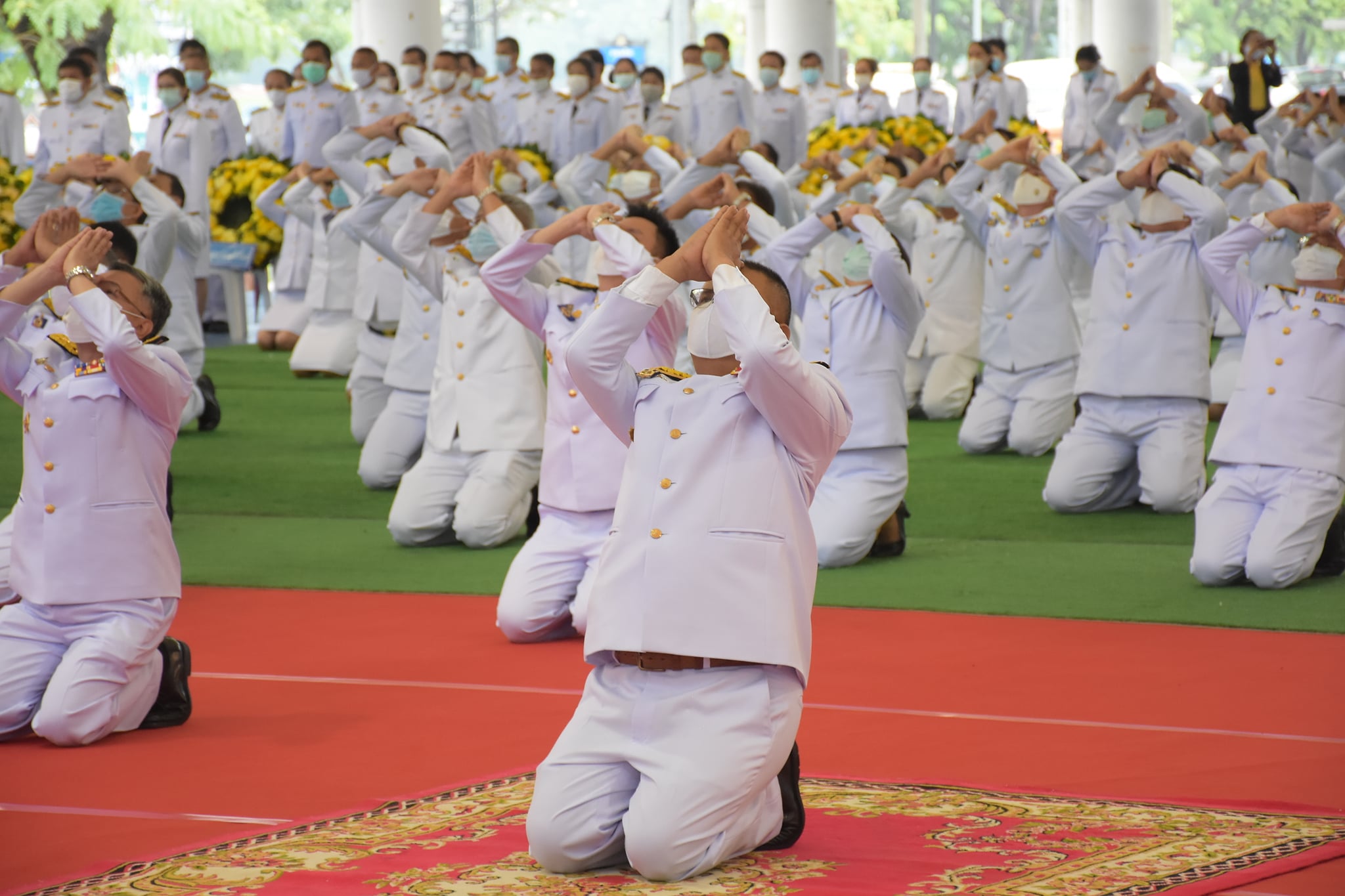 พช.บุรีรัมย์ ร่วมพิธีถวายบังคม และวางพวงมาลา น้อมรำลึก เนื่องในวันคล้ายวันสวรรคตพระบาทสมเด็จพระบรมชนกาธิเบศร มหาภูมิพลอดุลยเดชมหาราช บรมนาถบพิตร