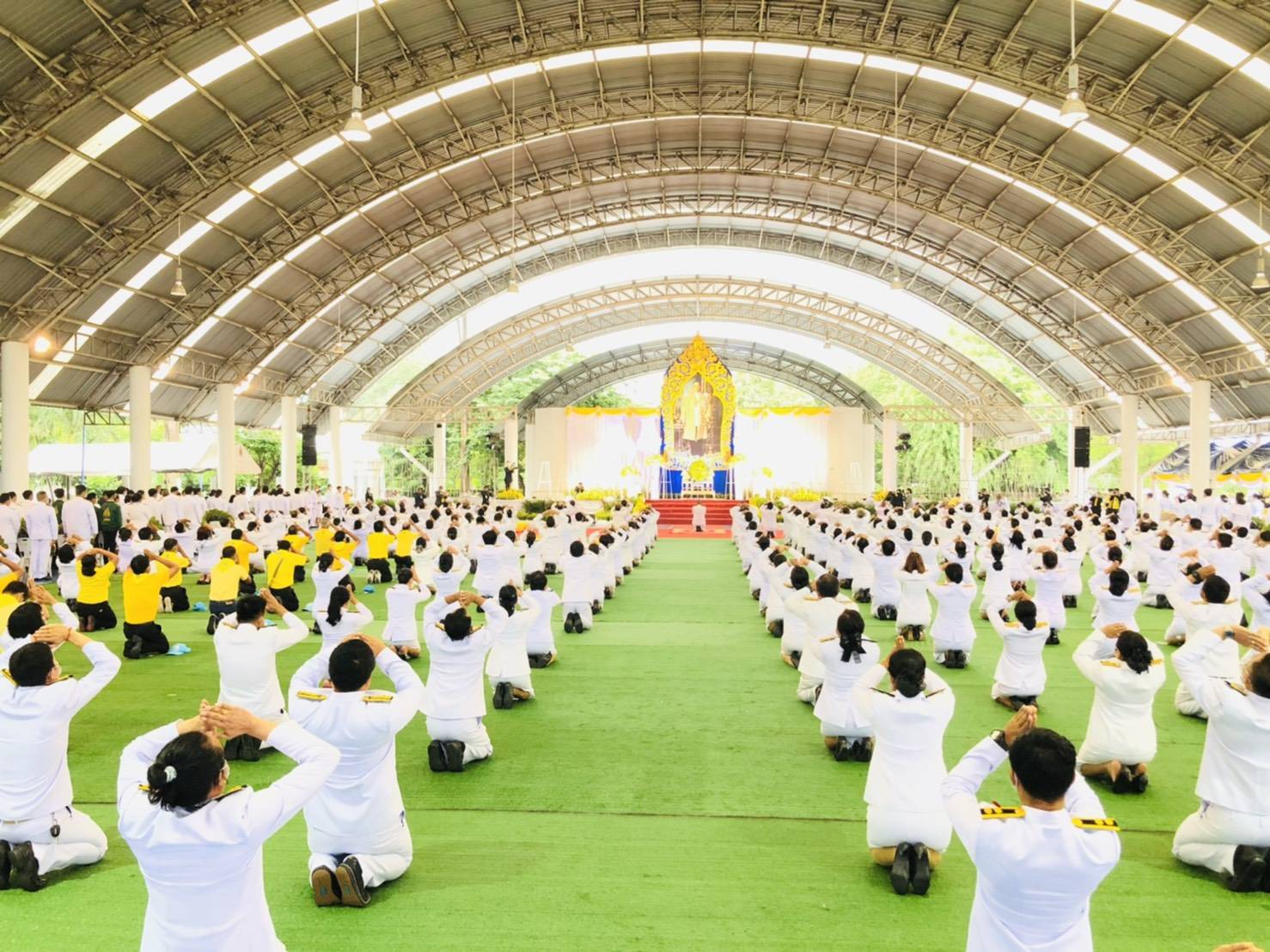 พช.บุรีรัมย์ ร่วมพิธีถวายบังคม และวางพวงมาลา น้อมรำลึก เนื่องในวันคล้ายวันสวรรคตพระบาทสมเด็จพระบรมชนกาธิเบศร มหาภูมิพลอดุลยเดชมหาราช บรมนาถบพิตร