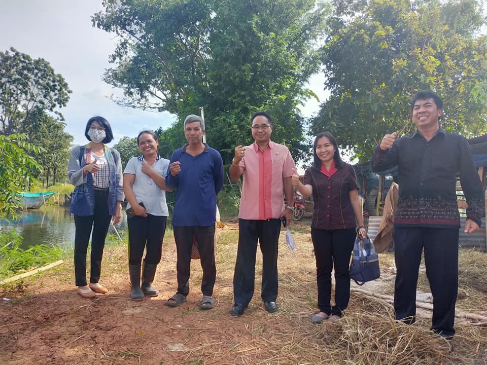 พช.บุรีรัมย์ลุยพื้นที่สนับสนุนงานการพัฒนาพื้นที่ต้นแบบการพัฒนาคุณภาพชีวิตตามหลักทฤษฎีใหม่ประยุกต์สู่โคกหนองนาโมเดล