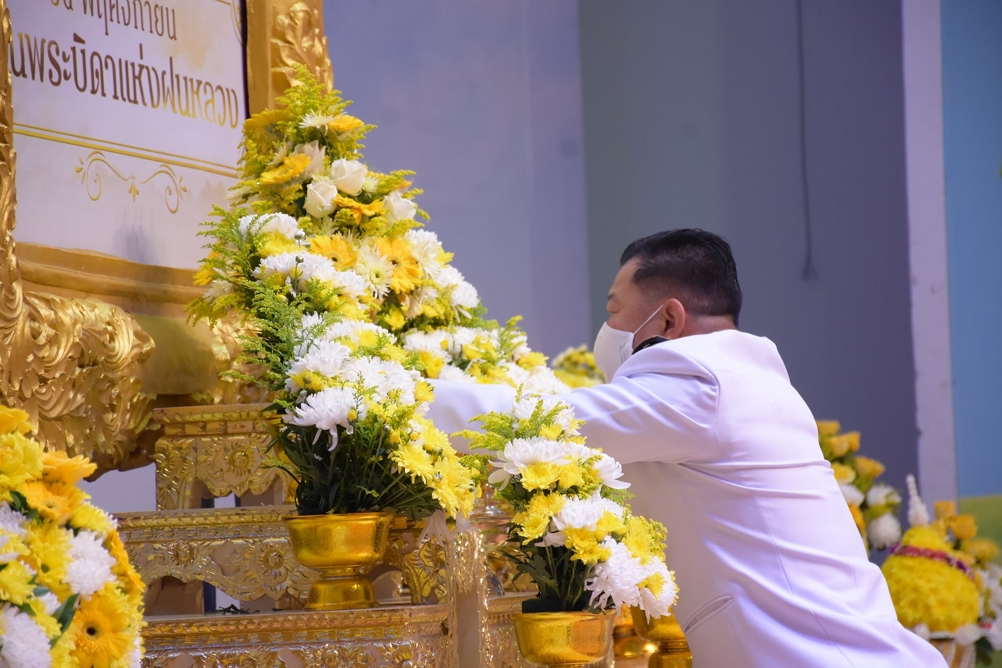 พช.บุรีรัมย์ พิธีถวายราชสักการะวางพานพุ่มดอกไม้สด แด่พระบาทสมเด็จพระบรมชนกาธิเบศร มหาภูมิพลอดุลยเดชมหาราช บรมนาถบพิตร เนื่องในวันพระบิดาแห่งฝนหลวง ประจำปี 2563