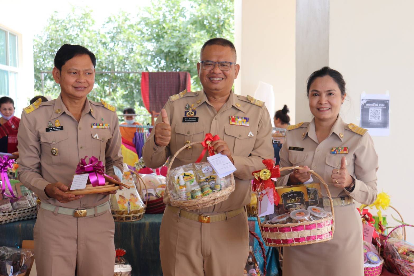พช.บุรีรัมย์ จัดกิจกรรมกระตุ้นยอดขายกระเช้าปีใหม่ OTOP 2564