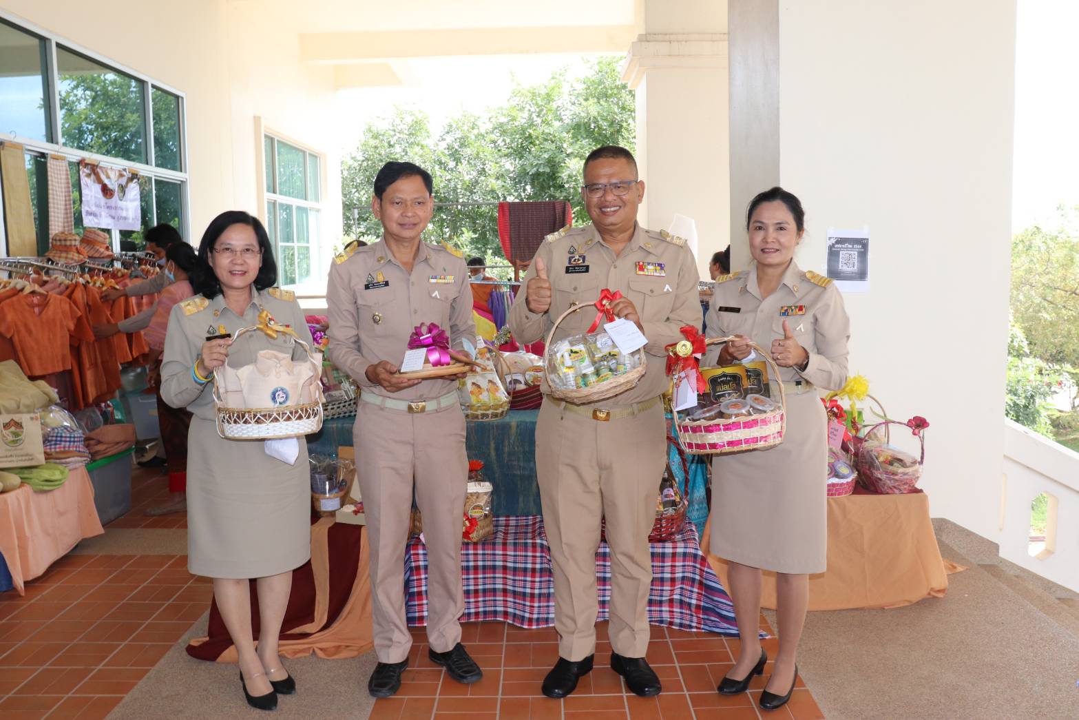 พช.บุรีรัมย์ จัดกิจกรรมกระตุ้นยอดขายกระเช้าปีใหม่ OTOP 2564