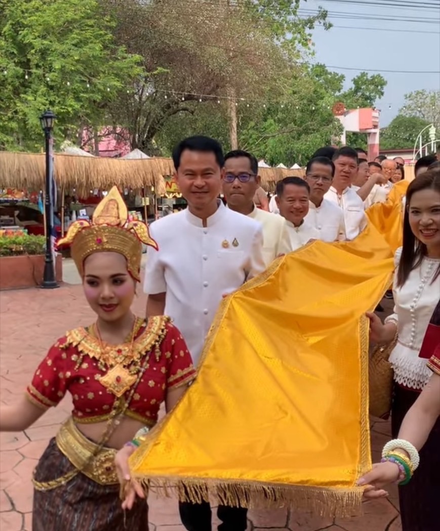 🔆พจ.บุรีรัมย์🔆 ร่วม งานแห่ผ้าขึ้นภูเขาไฟ น้อมใจไหว้พระใหญ่ ไปเที่ยวลานวัฒนธรรม