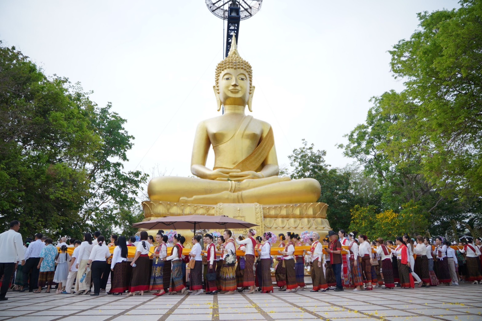 🔆พจ.บุรีรัมย์🔆 ร่วม งานแห่ผ้าขึ้นภูเขาไฟ น้อมใจไหว้พระใหญ่ ไปเที่ยวลานวัฒนธรรม