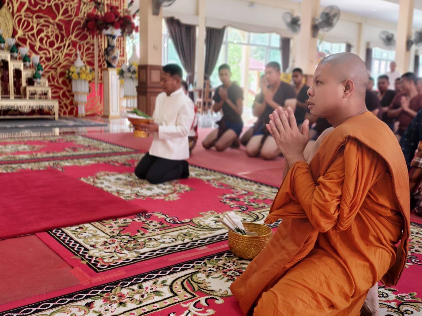 🔆พจ.บุรีรัมย์ 🔆ร่วมเชิญพระพุทธสุวรรณรังษี ( พระเจ้าทองล้น )ประดิษฐานบนรถ เพื่อนำไปตั้งขบวน ออกให้ประชาชนสรงน้ำ