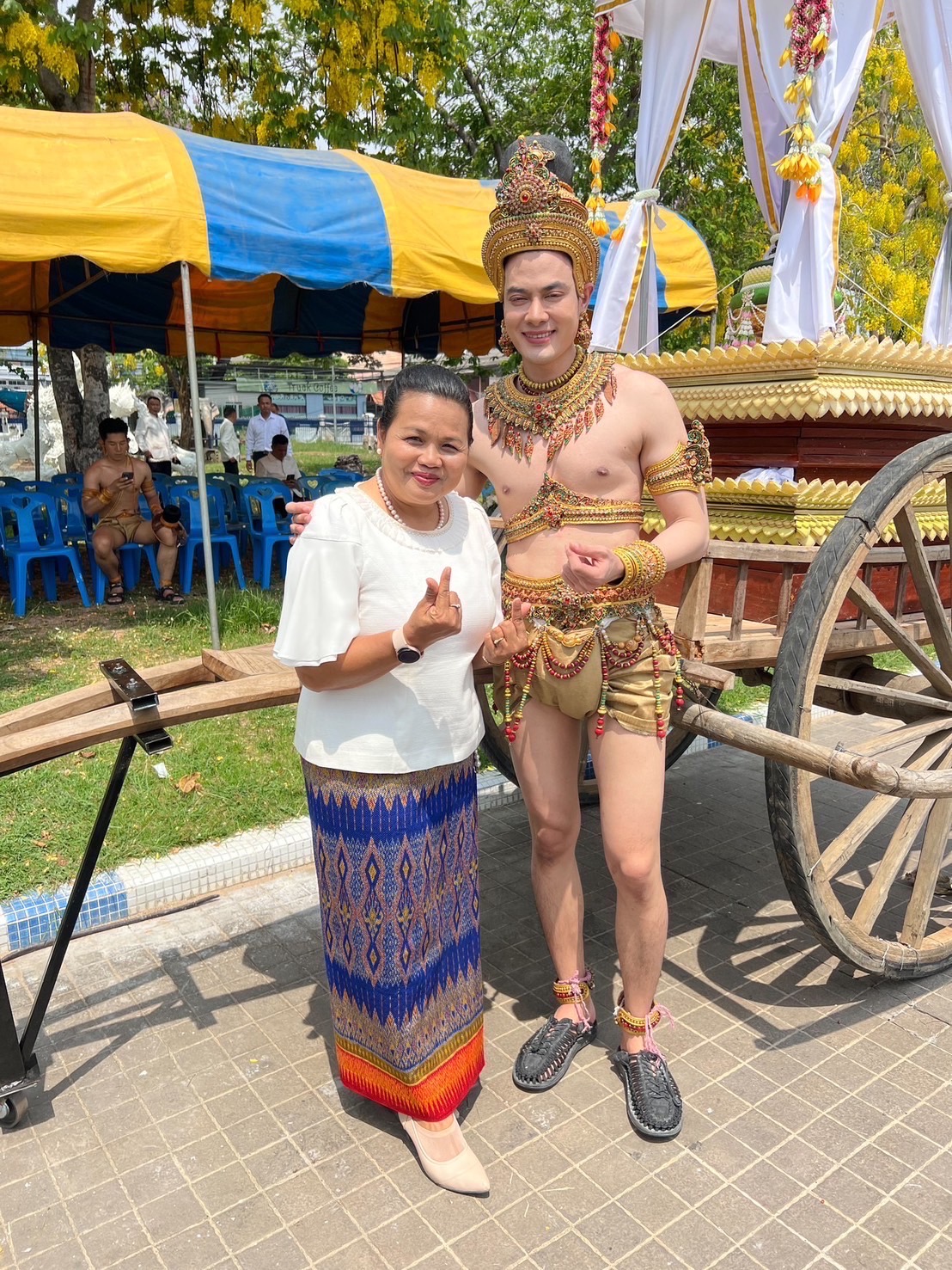 🔆พจ.บุรีรัมย์ 🔆ร่วมเชิญพระพุทธสุวรรณรังษี ( พระเจ้าทองล้น )ประดิษฐานบนรถ เพื่อนำไปตั้งขบวน ออกให้ประชาชนสรงน้ำ