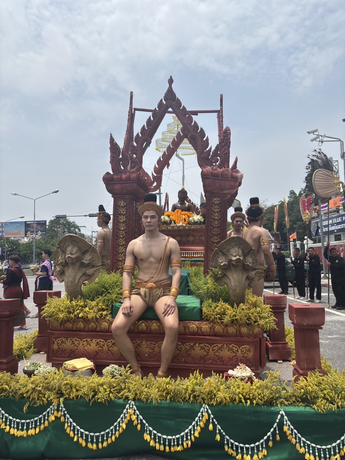 🔆พจ.บุรีรัมย์ 🔆ร่วมเชิญพระพุทธสุวรรณรังษี ( พระเจ้าทองล้น )ประดิษฐานบนรถ เพื่อนำไปตั้งขบวน ออกให้ประชาชนสรงน้ำ