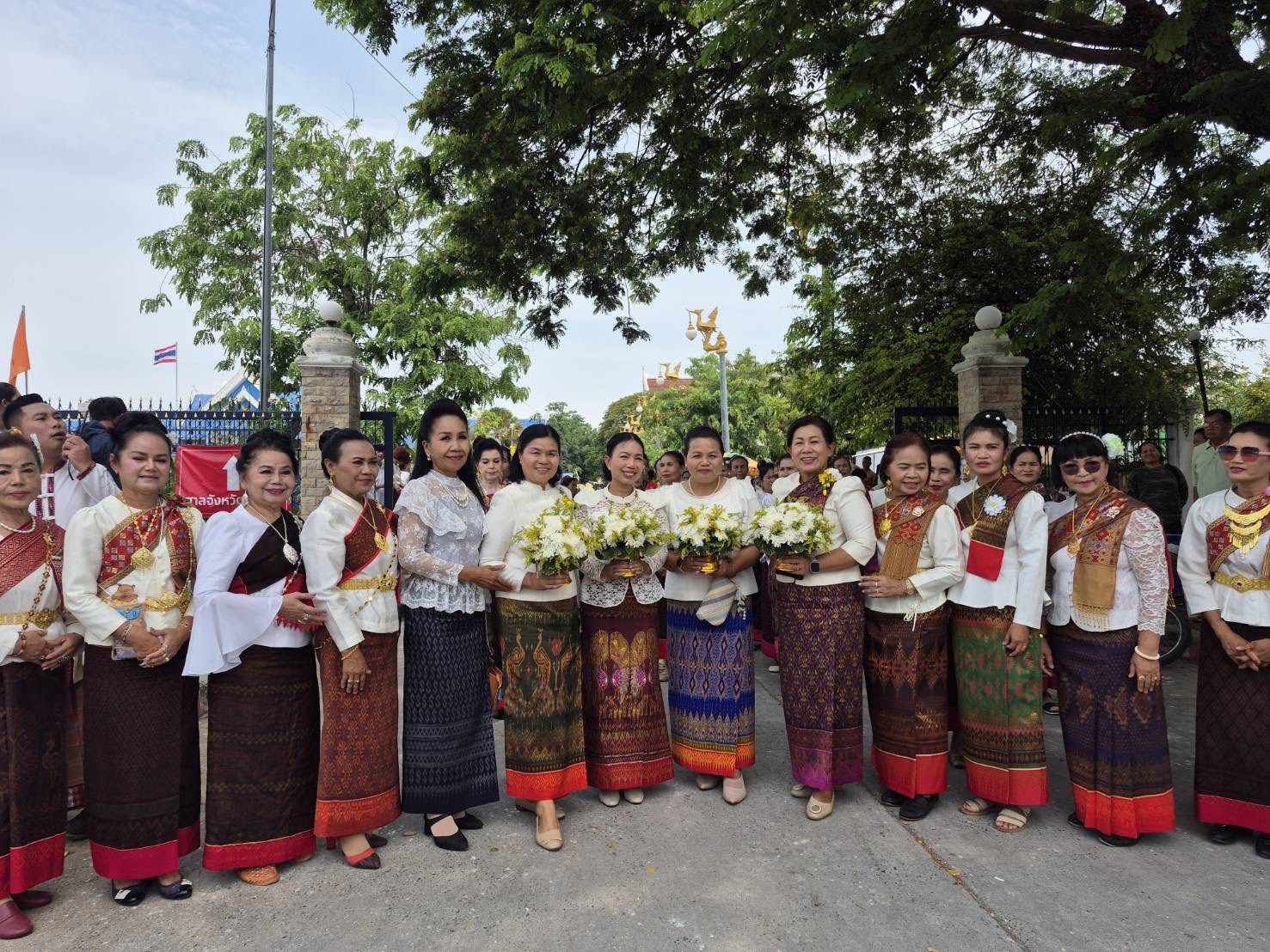 🔆พจ.บุรีรัมย์ 🔆ร่วมเชิญพระพุทธสุวรรณรังษี ( พระเจ้าทองล้น )ประดิษฐานบนรถ เพื่อนำไปตั้งขบวน ออกให้ประชาชนสรงน้ำ