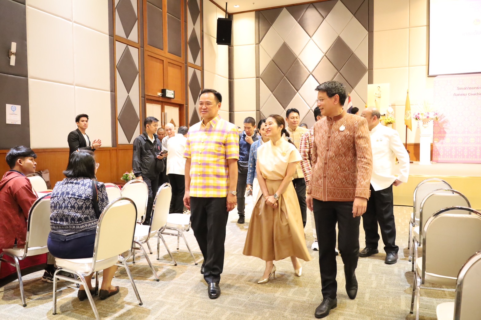 🔆พช.บุรีรัมย์🔆 ร่วมโครงการยกระดับการพัฒนาผลิตภัณฑ์ภูมิปัญญาผ้าไทยและงานหัตถกรรม
