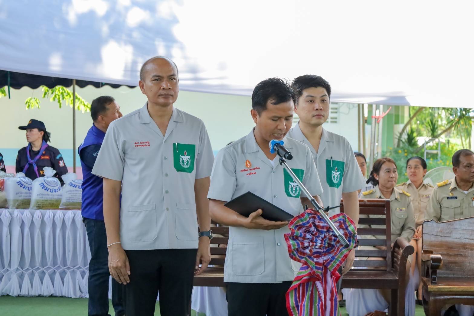 🔆พช.บุรีรัมย์🔆 ร่วมกิจกรรมหน่วยแพทย์อาสา สมเด็จพระศรีนครินทราบรมราชชนนี (พอ.สว.) และโครงการบำบัดทุกข์ บำรุงสุข วิถีใหม่ สร้างรอยยิ้มให้ประชาชน