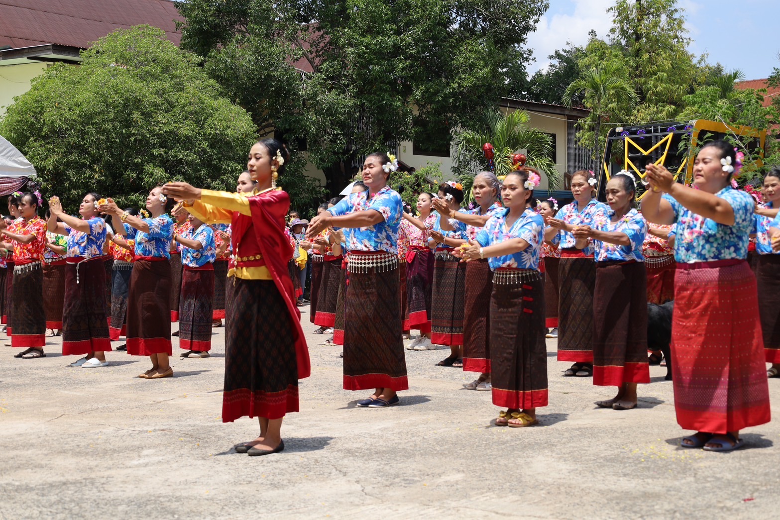 🔆พจ.บุรีรัมย์🔆ร่วมเป็นเกียรติในพิธีเปิดโครงการจัดงานประเพณีวัฒนธรรมท้องถิ่น งานแห่ตาปูบ้านแสลงโทน