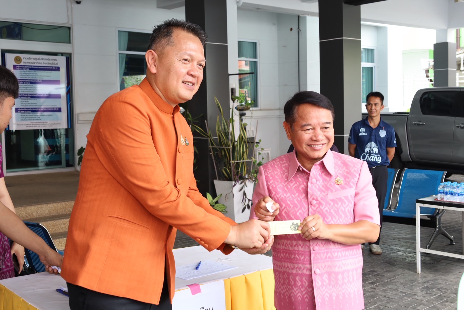 🔆พจ.บุรีรัมย์🔆 ร่วมตรวจเยี่ยมเกษตรกรและผู้ประกอบการในกิจกรรมจัดจุดจําหน่ายสินค้า “ตลาดนัดสามเกลอ”