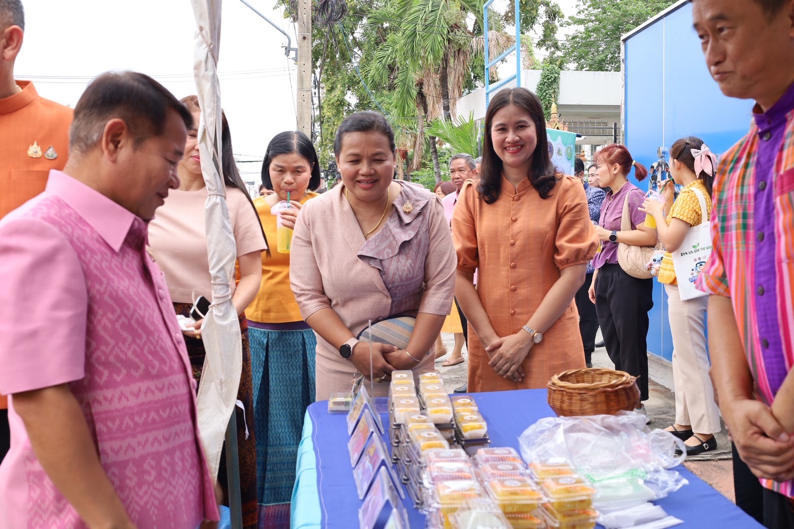 🔆พจ.บุรีรัมย์🔆 ร่วมตรวจเยี่ยมเกษตรกรและผู้ประกอบการในกิจกรรมจัดจุดจําหน่ายสินค้า “ตลาดนัดสามเกลอ”