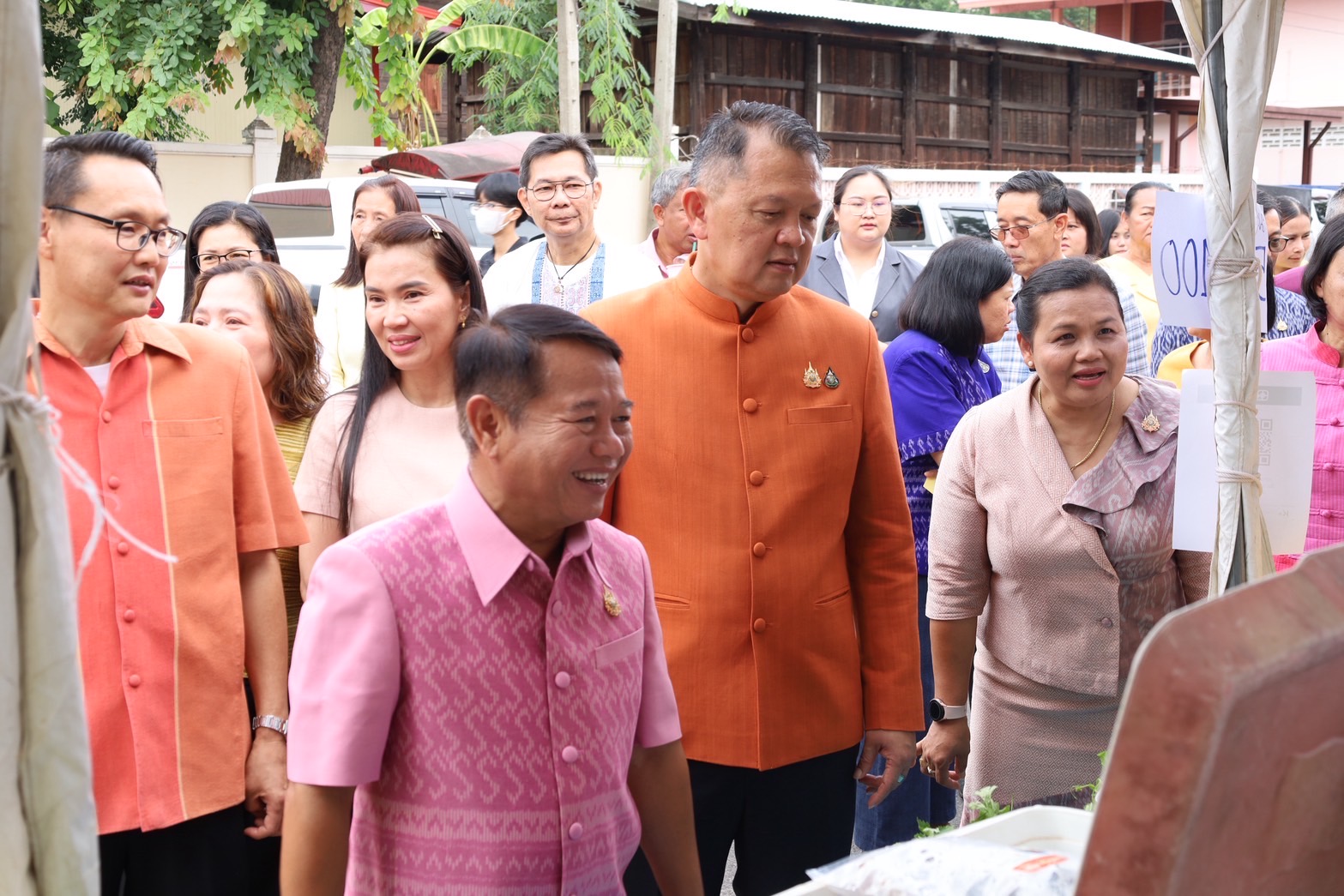 🔆พจ.บุรีรัมย์🔆 ร่วมตรวจเยี่ยมเกษตรกรและผู้ประกอบการในกิจกรรมจัดจุดจําหน่ายสินค้า “ตลาดนัดสามเกลอ”