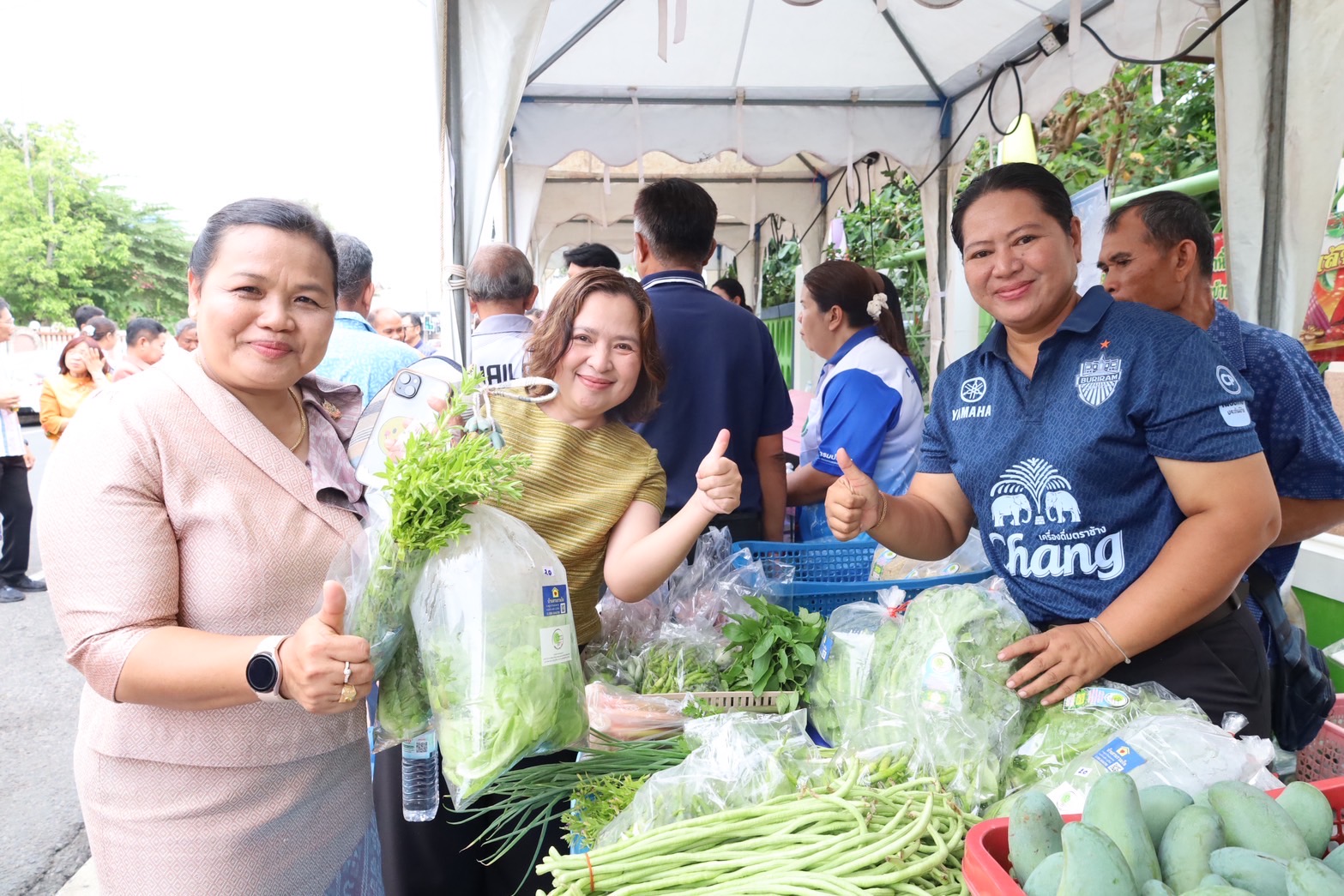 🔆พจ.บุรีรัมย์🔆 ร่วมตรวจเยี่ยมเกษตรกรและผู้ประกอบการในกิจกรรมจัดจุดจําหน่ายสินค้า “ตลาดนัดสามเกลอ”