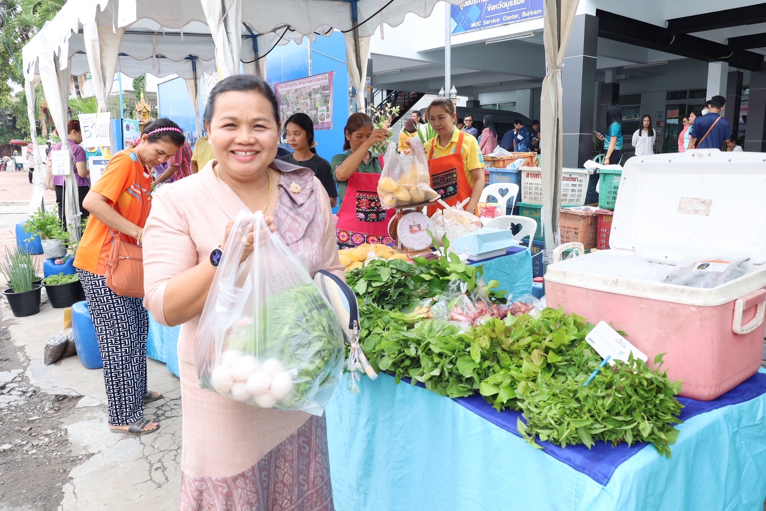 🔆พจ.บุรีรัมย์🔆 ร่วมตรวจเยี่ยมเกษตรกรและผู้ประกอบการในกิจกรรมจัดจุดจําหน่ายสินค้า “ตลาดนัดสามเกลอ”