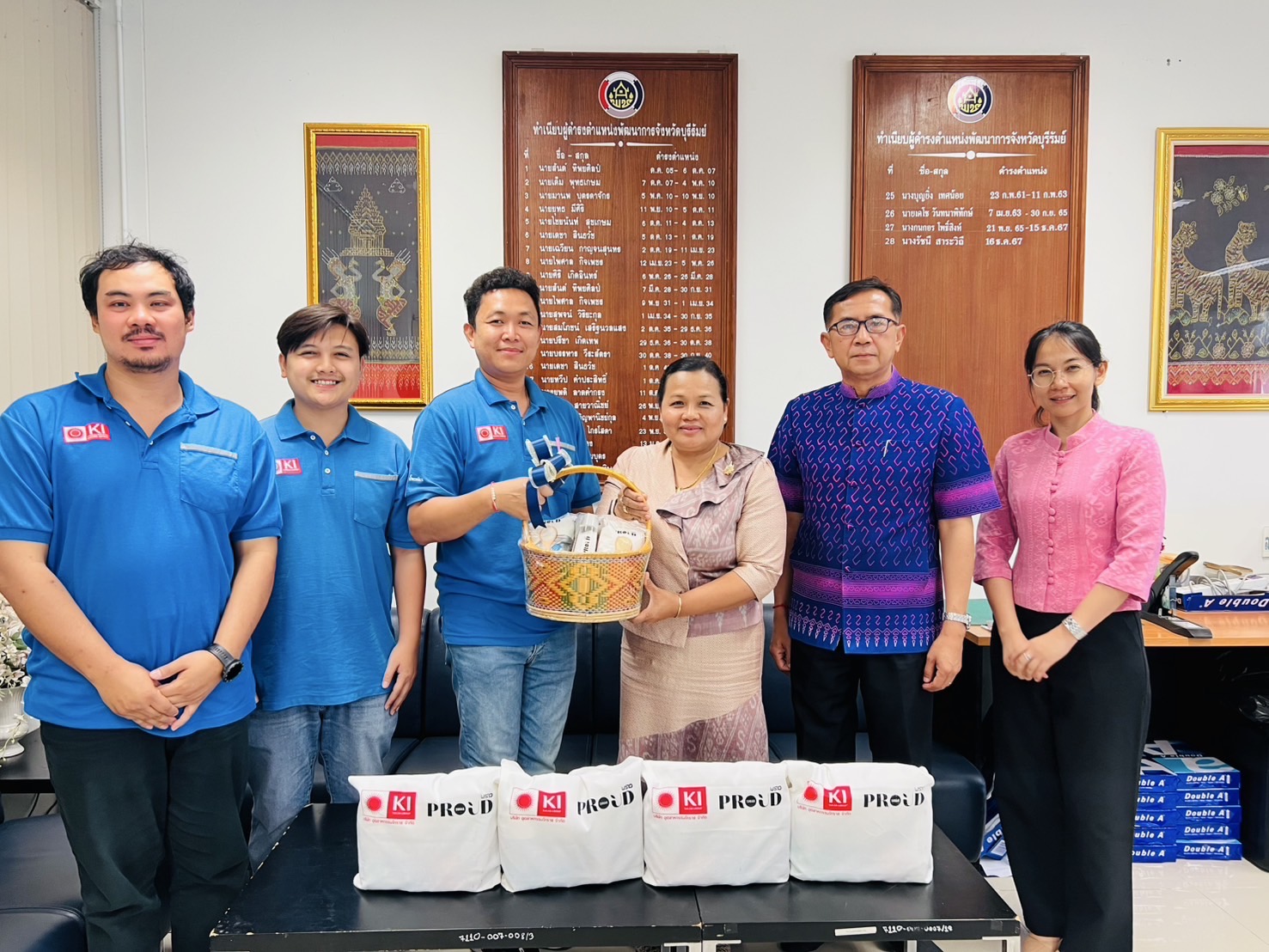🔆พช.บุรีรัมย์🔆ผู้แทนกลุ่มโรงงานน้ำตาลเคไอ บริษัทโรงงานน้ำตาล ชำนิ จำกัด เข้าพบพัฒนาการจังหวัดบุรีรัมย์ เพื่อขอข้อมูลความจำเป็นพื้นฐาน (จปฐ.) และข้อมูลพื้นฐานระดับหมู่บ้าน (กชช. 2 ค) ประกอบการวิเคราะห์สภาพพื้นที่ สภาพเศรษฐกิจและสังคมของครัวเรือนในพื้นที่เป้าหมายให้สอดคล้องกับแนวทางการพัฒนาศักยภาพของชุมชน