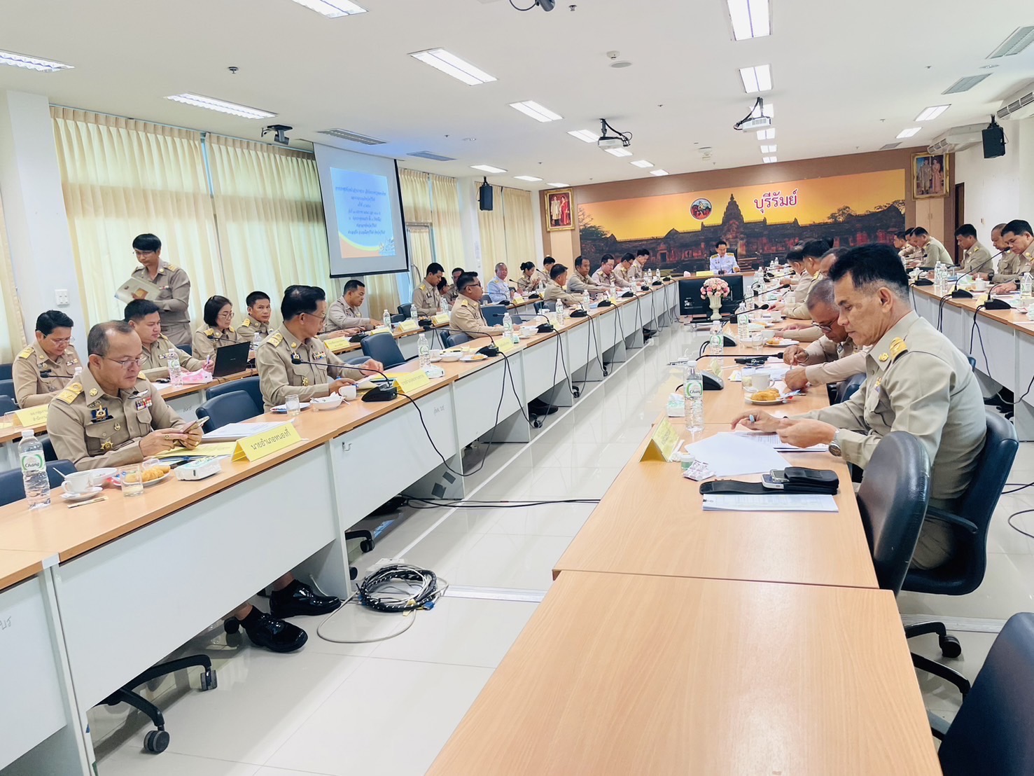 🔆พจ.บุรีรัมย์🔆ร่วมประชุมคณะกรมการจังหวัดบุรีรัมย์ หัวหน้าส่วนราชการ หัวหน้าหน่วยงานรัฐวิสาหกิจ นายอำเภอ และภาคเอกชน ประจำเดือนเมษายน 2568 (ครั้งที่ 4/2568)