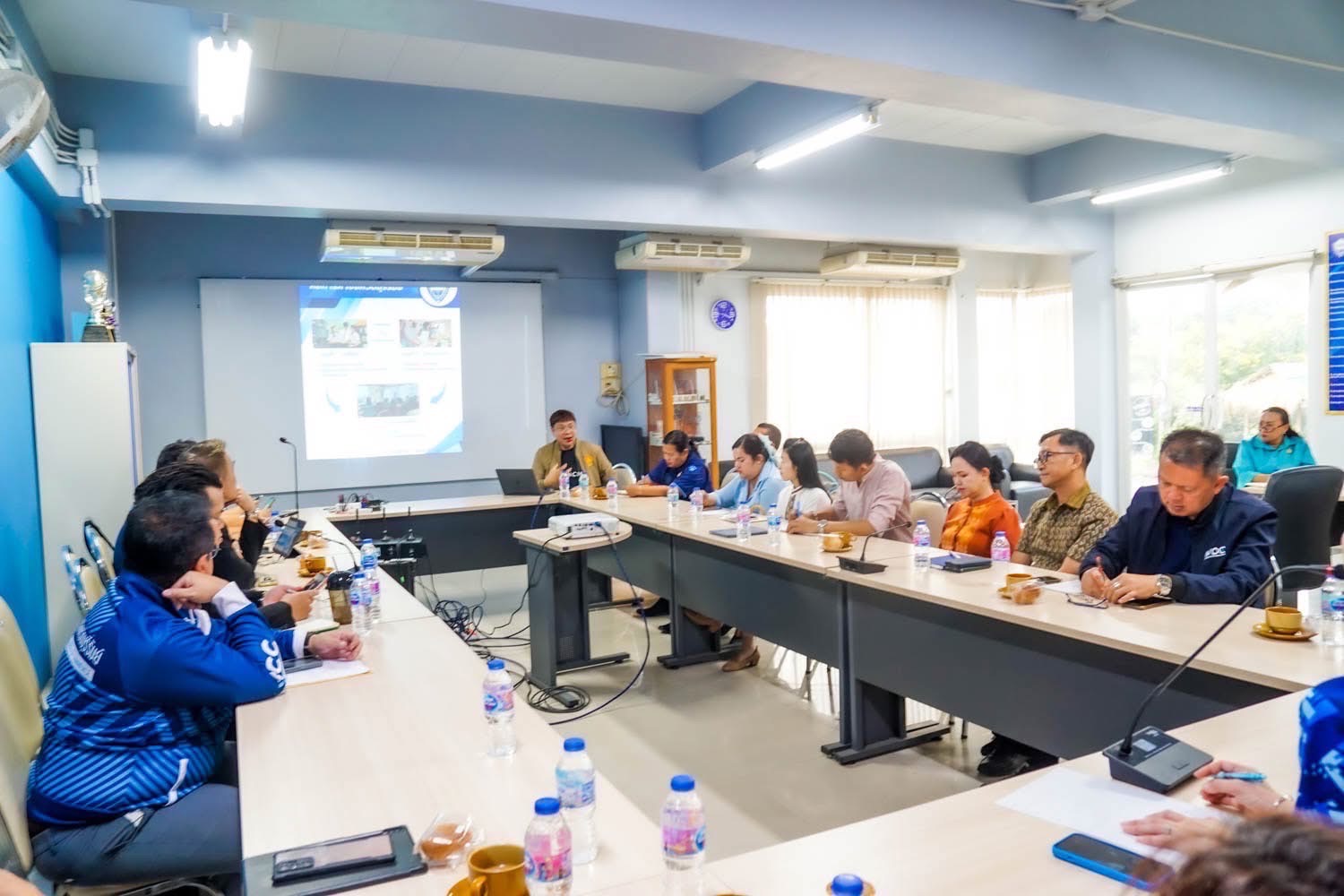 🔆พจ.บุรีรัมย์🔆ร่วมประชุมขับเคลื่อนเศรษฐกิจฐานรากสู่ความยั่งยืนด้วยนวัตกรรมและการท่องเที่ยวบุรีรัมย์