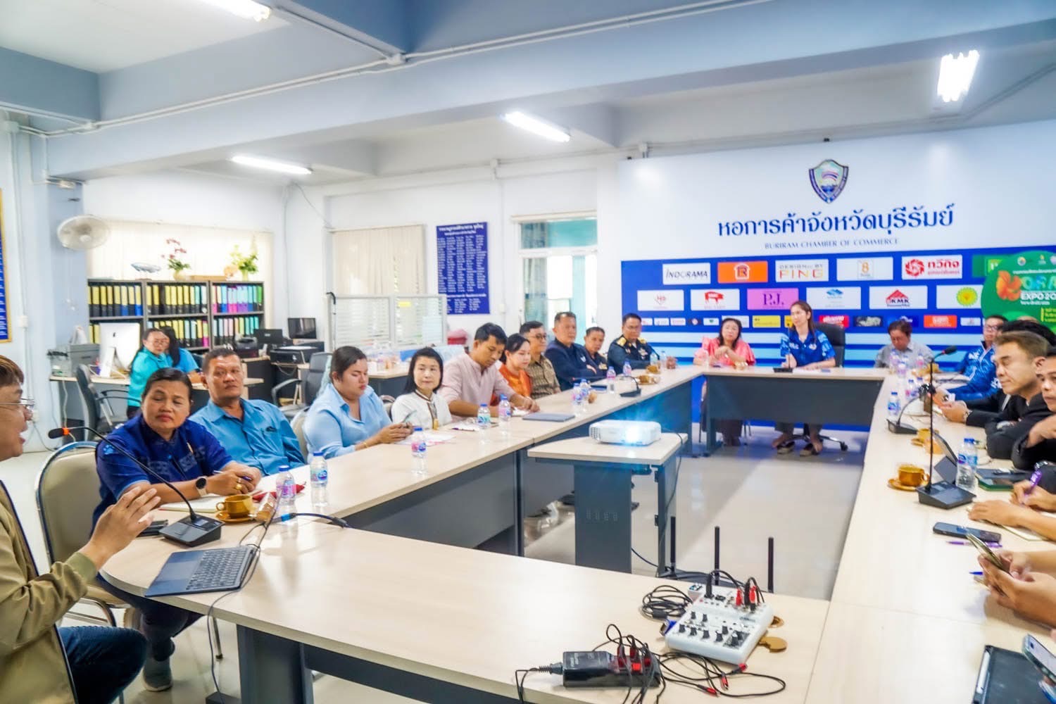 🔆พจ.บุรีรัมย์🔆ร่วมประชุมขับเคลื่อนเศรษฐกิจฐานรากสู่ความยั่งยืนด้วยนวัตกรรมและการท่องเที่ยวบุรีรัมย์