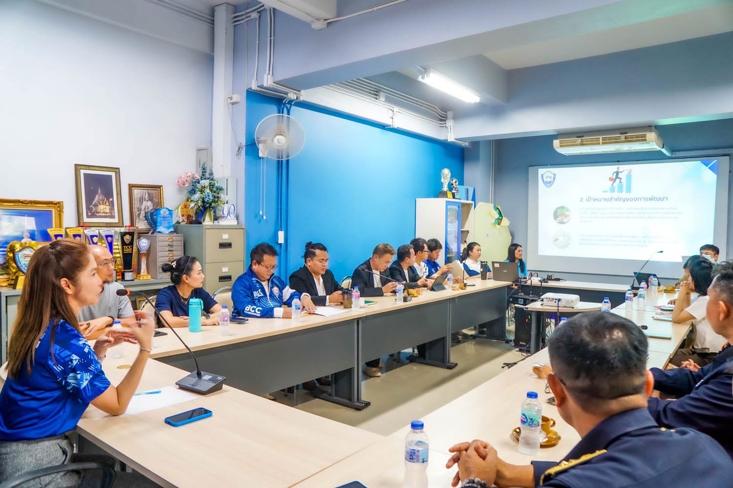 🔆พจ.บุรีรัมย์🔆ร่วมประชุมขับเคลื่อนเศรษฐกิจฐานรากสู่ความยั่งยืนด้วยนวัตกรรมและการท่องเที่ยวบุรีรัมย์