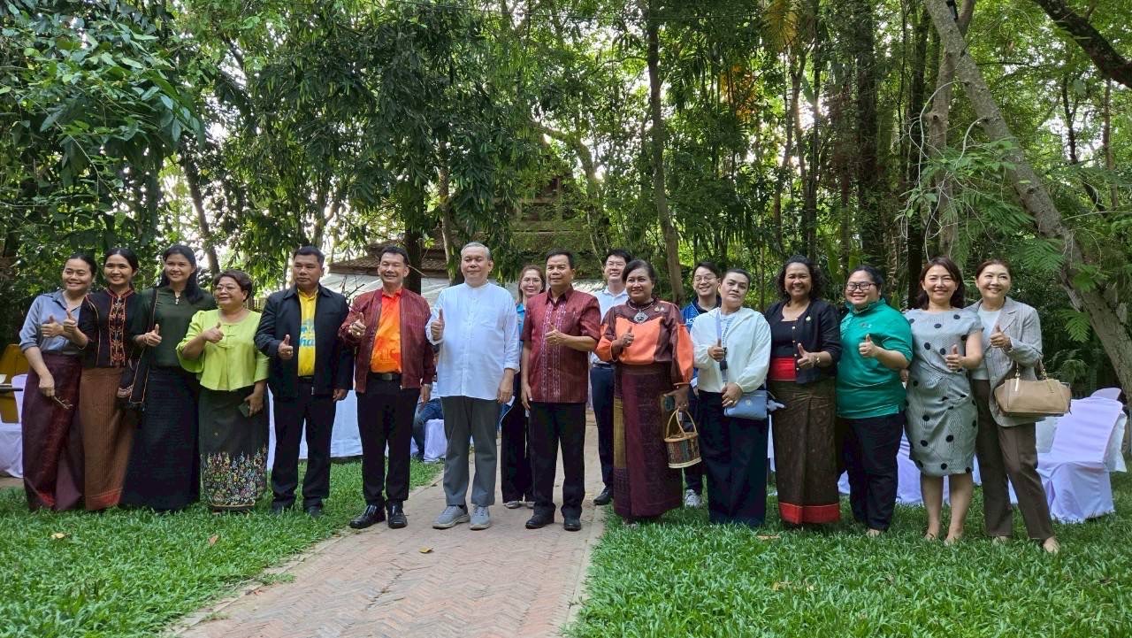พช.บุรีรัมย์🔆ร่วมประชุมสัมมนาเพื่อแลกเปลี่ยนเรียนรู้ของคณะกรรมการร่วมภาครัฐและเอกชนเพื่อแก้ไขปัญหาทางเศรษฐกิจ (กรอ.) กลุ่มจังหวัดภาคตะวันออกเฉียงเหนือตอนล่าง 1 จังหวัดสุรินทร์ และการประชุมคณะกรรมการร่วมภาครัฐและเอกชนเพื่อแก้ไขปัญหาทางเศรษฐกิจ (กรอ.) กลุ่มจังหวัดภาคตะวันออกเฉียงเหนือตอนล่าง 1 ครั้งที่ 4/2568