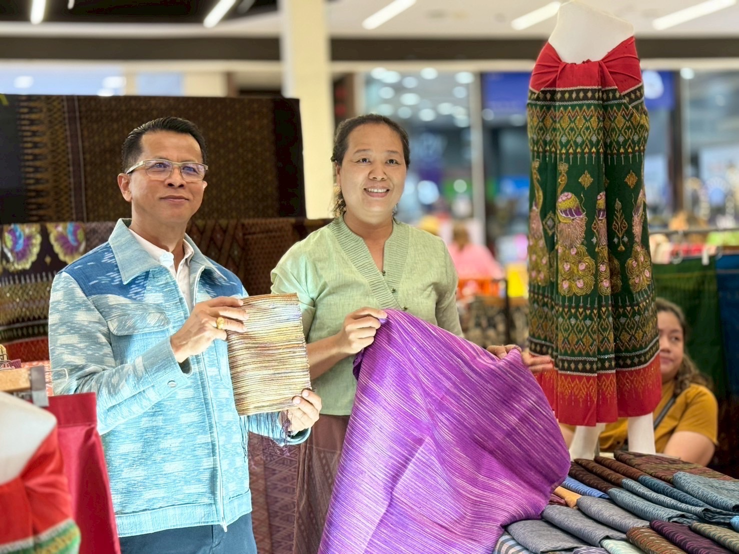 🔆พช.บุรีรัมย์🔆 จัดกิจกรรมทดสอบตลาดตามโครงการส่งเสริมกระบวนการเครือข่ายองค์ความรู้ (Knowledge – Based OTOP : KBO)