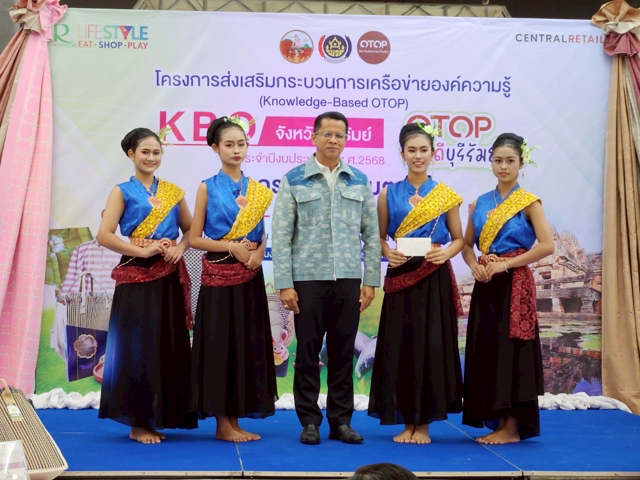 🔆พช.บุรีรัมย์🔆 จัดกิจกรรมทดสอบตลาดตามโครงการส่งเสริมกระบวนการเครือข่ายองค์ความรู้ (Knowledge – Based OTOP : KBO)