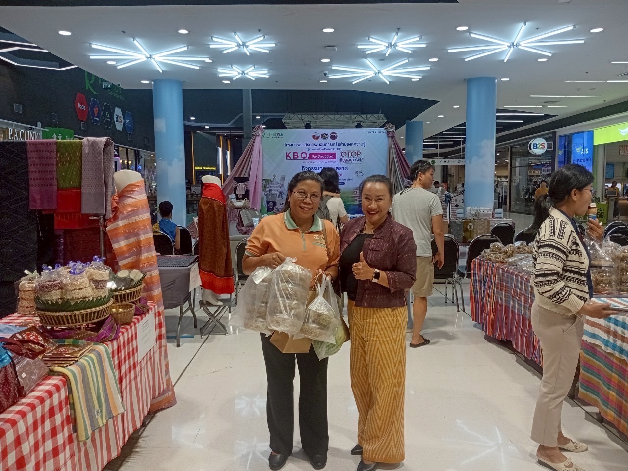 🔆พช.บุรีรัมย์🔆 จัดกิจกรรมทดสอบตลาดตามโครงการส่งเสริมกระบวนการเครือข่ายองค์ความรู้ (Knowledge – Based OTOP : KBO)