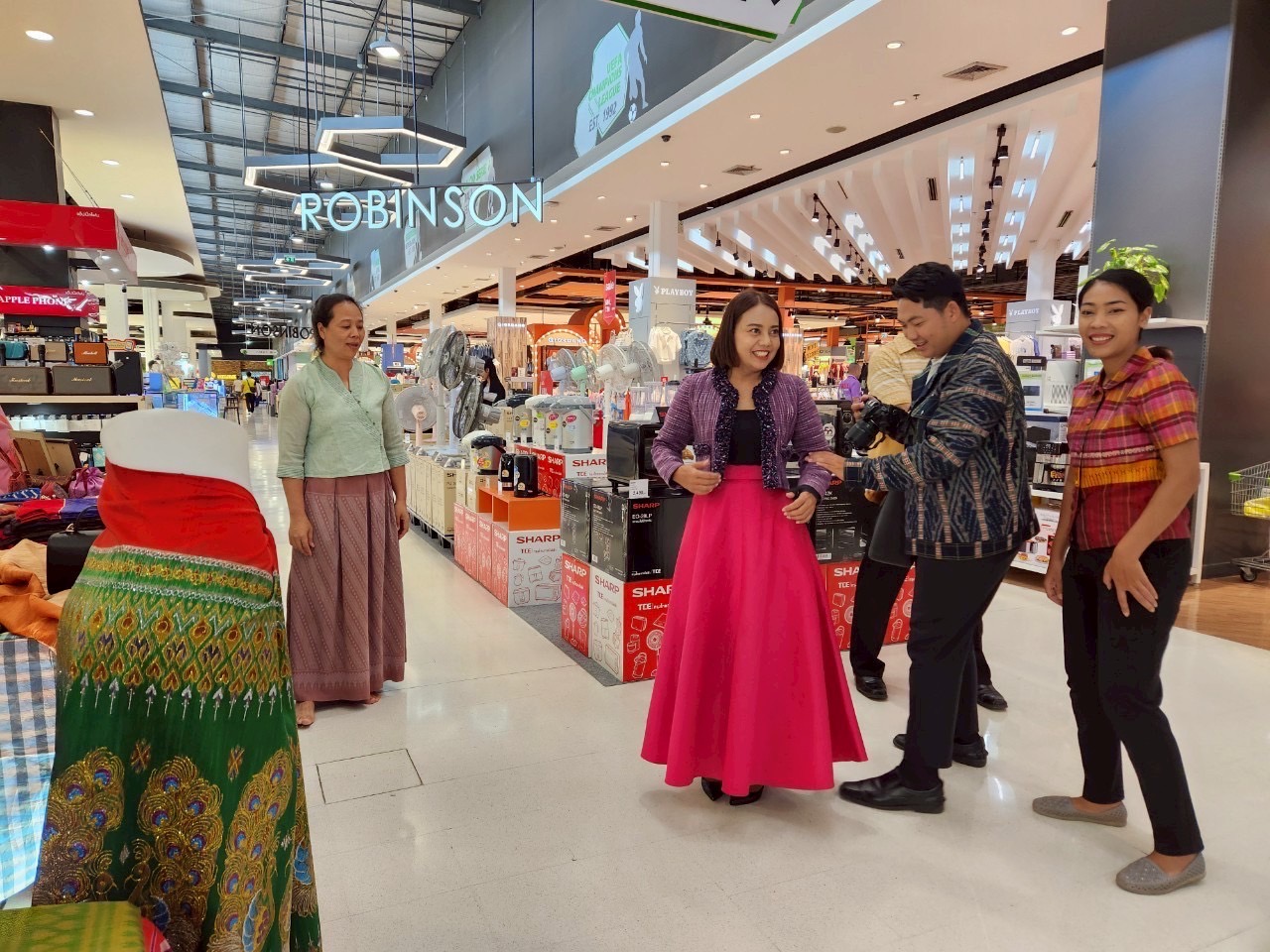 🔆พช.บุรีรัมย์🔆 จัดกิจกรรมทดสอบตลาดตามโครงการส่งเสริมกระบวนการเครือข่ายองค์ความรู้ (Knowledge – Based OTOP : KBO)