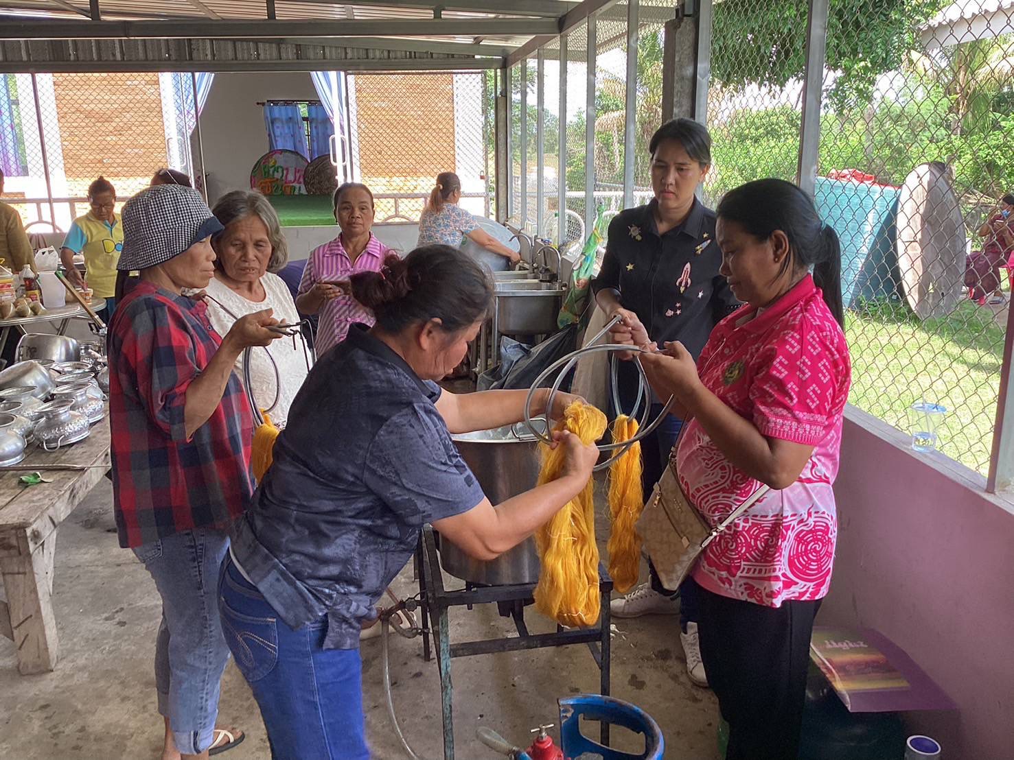 🔆พช.บุรีรัมย์🔆ดำเนินโครงการการพัฒนานวัตกรรมการผลิตและการจำหน่ายผลิตภัณฑ์ไหม กลุ่มจังหวัดนครชัยบุรินทร์แบบครบวงจร