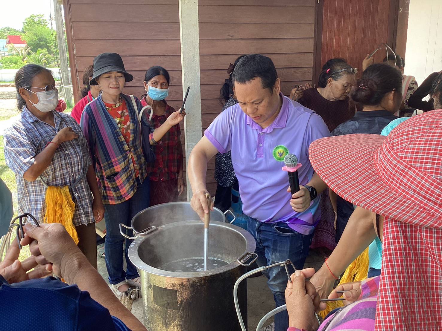 🔆พช.บุรีรัมย์🔆ดำเนินโครงการการพัฒนานวัตกรรมการผลิตและการจำหน่ายผลิตภัณฑ์ไหม กลุ่มจังหวัดนครชัยบุรินทร์แบบครบวงจร