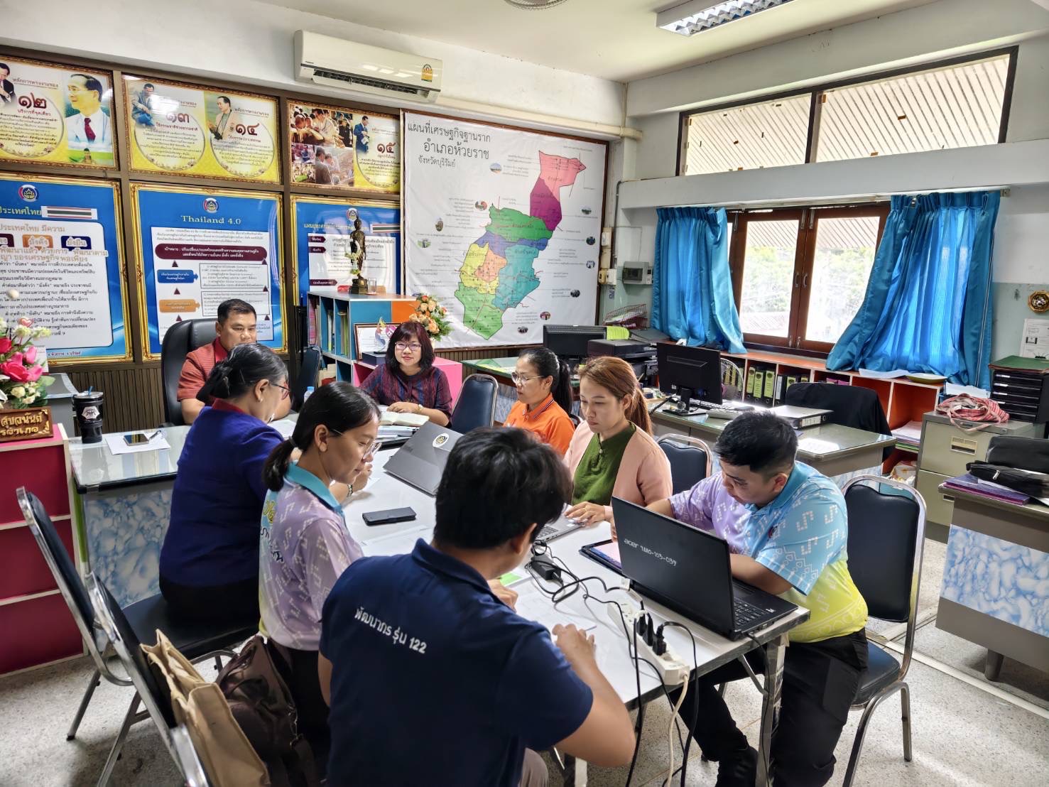 🔆พช.บุรีรัมย์🔆ลงพื้นที่ สนับสนุนการลงโปรแกรม antivirus 2568 ให้แก่เจ้าที่พัฒนาชุมชนที่รับงานสารสนเทศอำเภอ อำเภอห้วยราช และอำเภอประโคนชัย