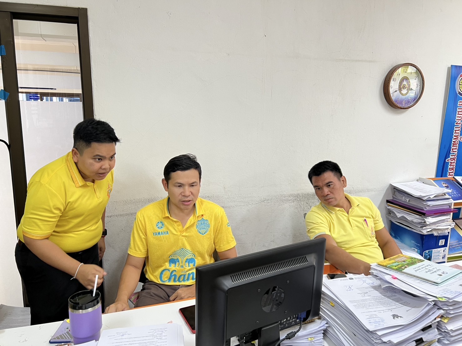 🔆พช.บุรีรัมย์🔆ลงพื้นที่ สนับสนุนการลงโปรแกรม antivirus 2568 ให้แก่เจ้าที่พัฒนาชุมชนที่รับงานสารสนเทศอำเภอ อำเภอสตึก